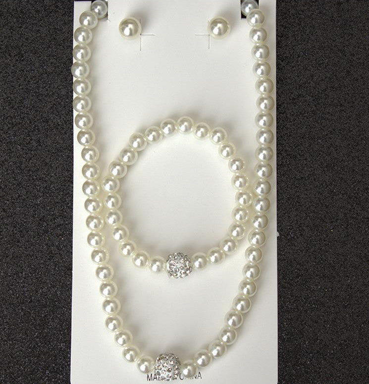 Pearl necklace, earrings & bracelet set