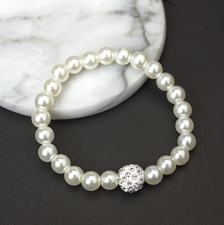Pearl necklace, earrings & bracelet set