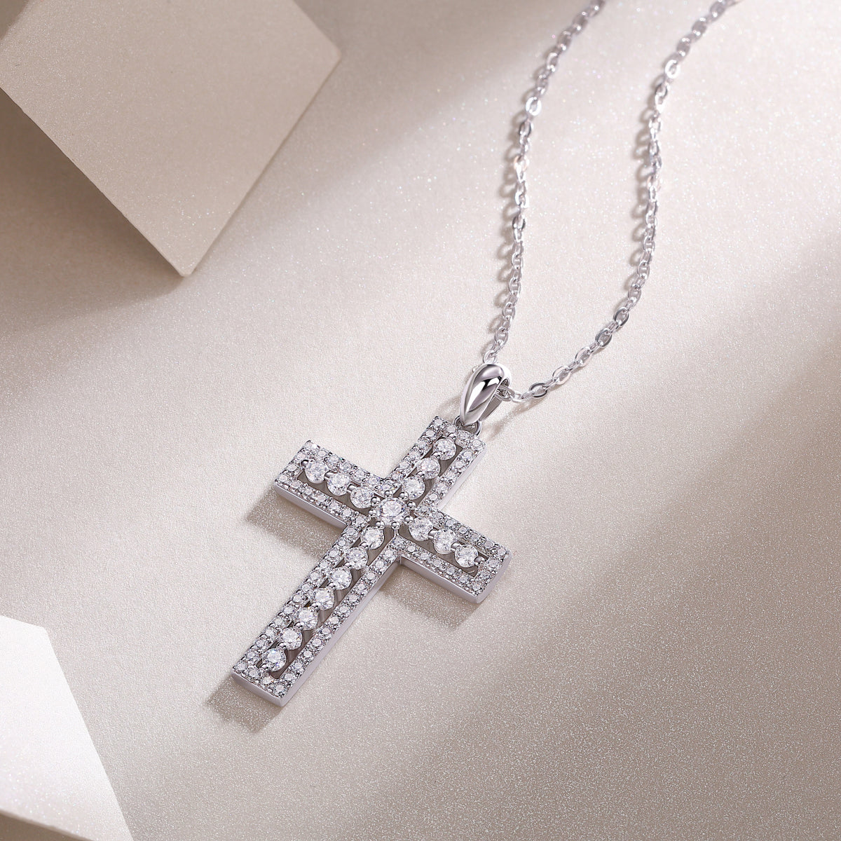Jewelry Pendant Set With Moissanite Diamond 0.1 carat, S925 Sterling Silver And Platinum-plated Cross Diamond