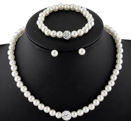 Pearl necklace, earrings & bracelet set