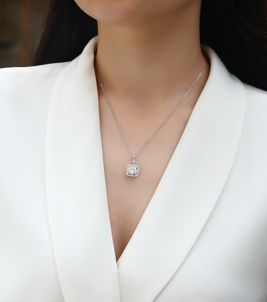 Luxurious Diamond Jewelry Piece Set With 2-carat Moissanite S925 Sterling Silver And Platinum-plated Pendant