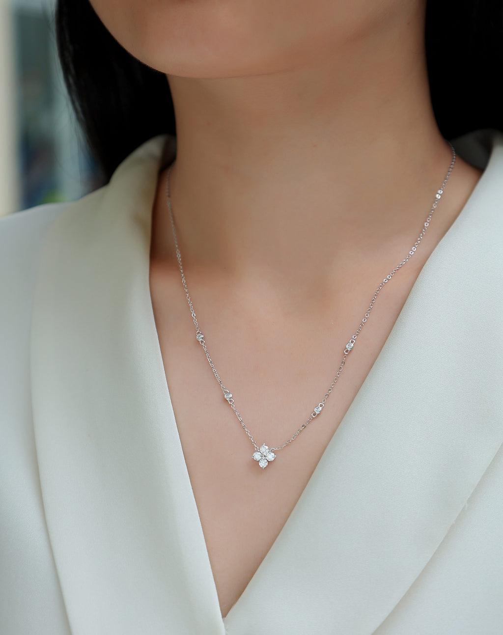 Sweetheart Halo - A Fashionable And Luxurious Diamond Jewelry Pendant Set With 2-carat Moissanite S925 Sterling Silver And Platinum Plating