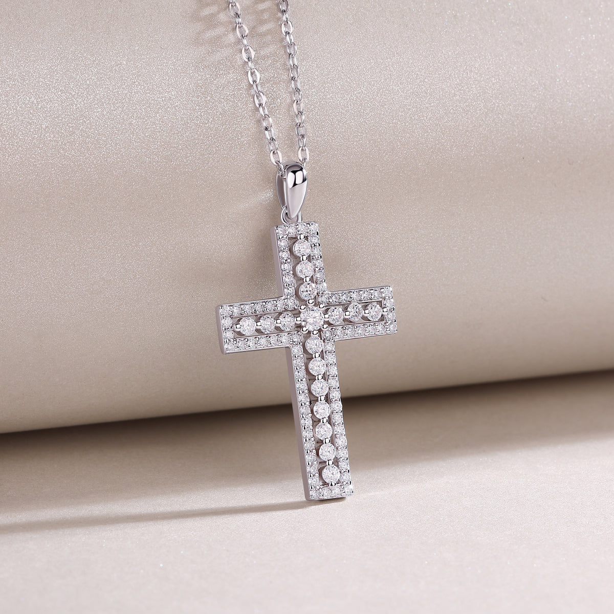 Jewelry Pendant Set With Moissanite Diamond 0.1 carat, S925 Sterling Silver And Platinum-plated Cross Diamond